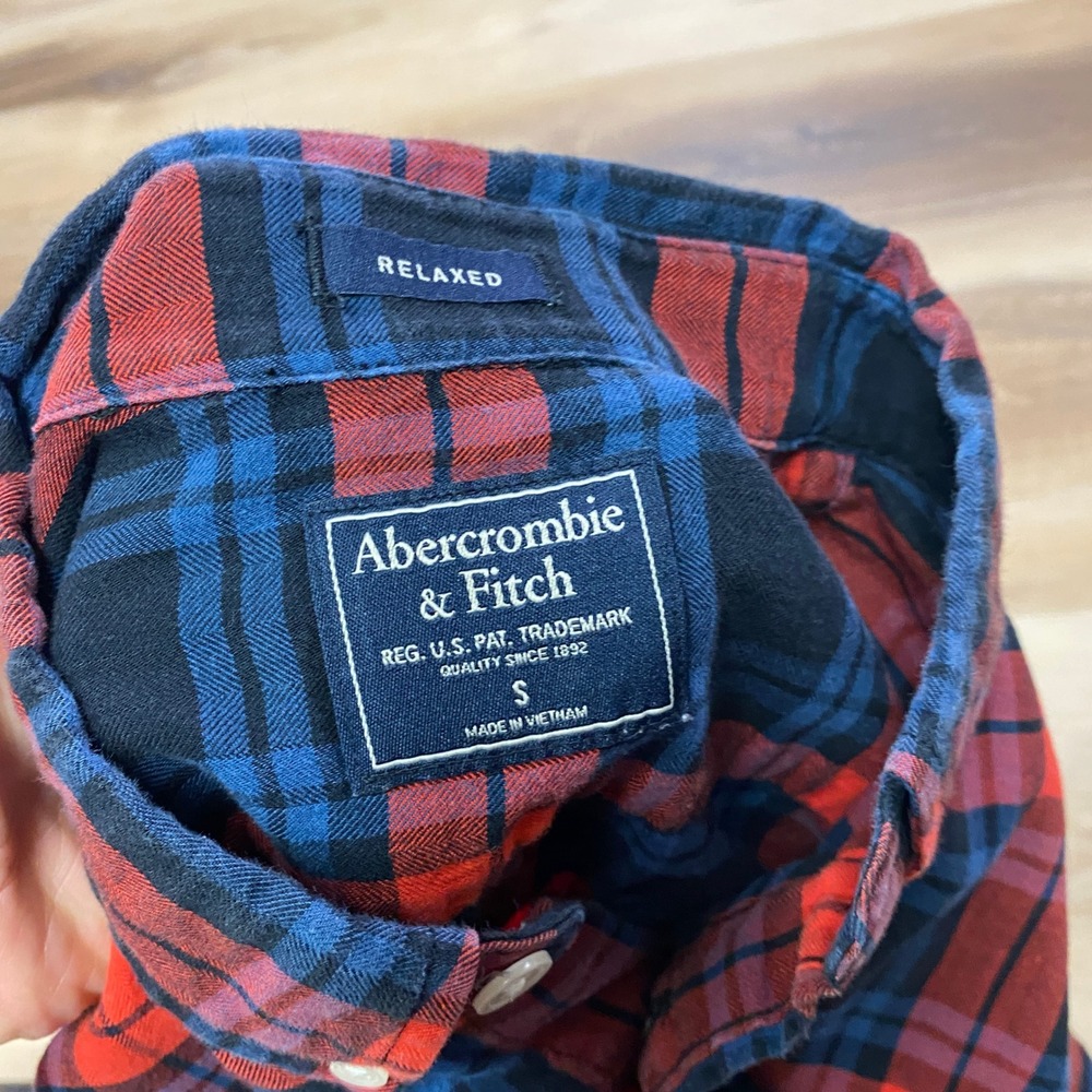 Abercrombie & Fitch Flannel Shirt Small Plaid Cotton Relaxed Fit Red Blue - Picture 2 of 7